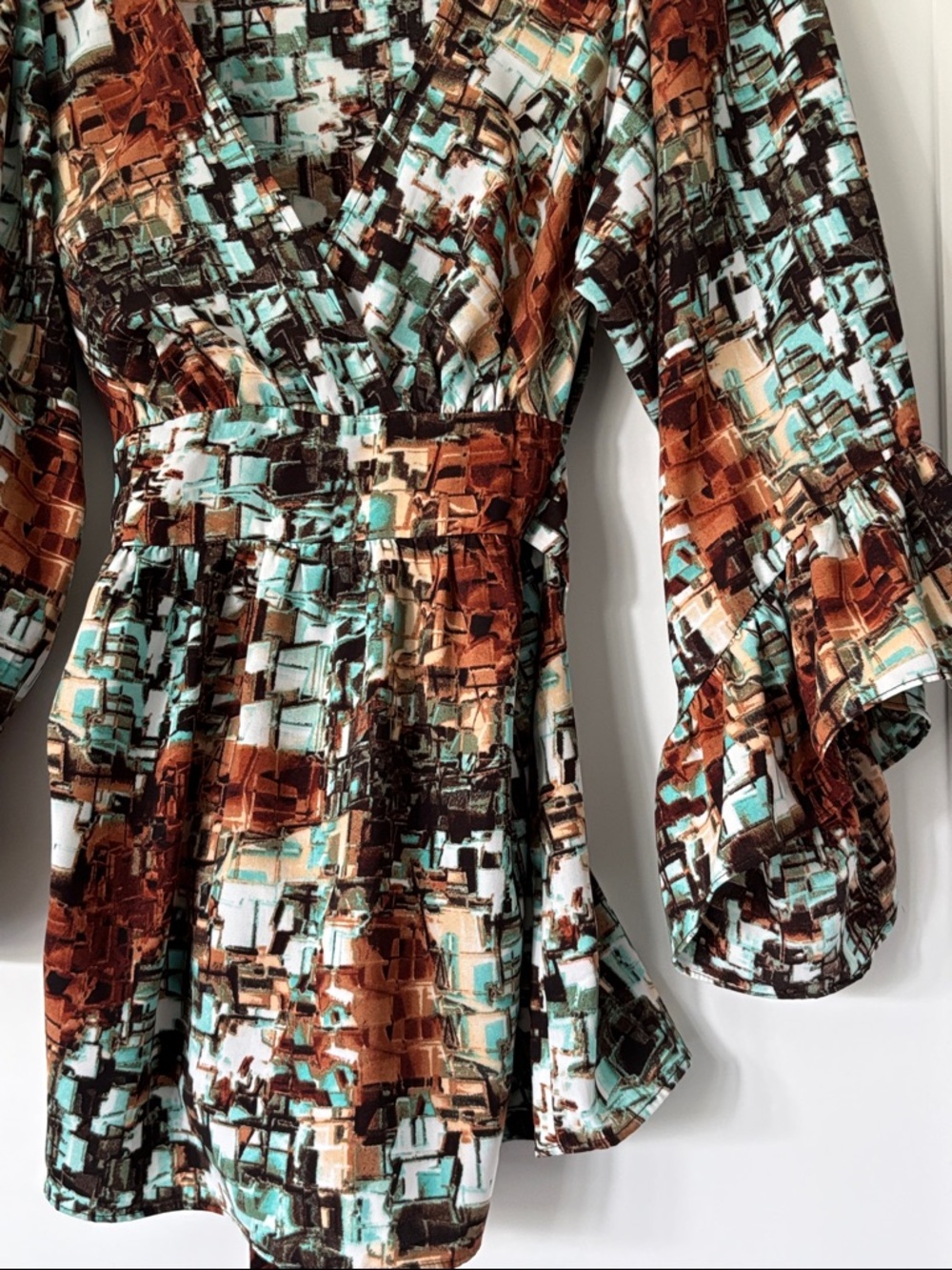 NWOT Betsey Johnson geometric print blouse - Picture 3 of 9